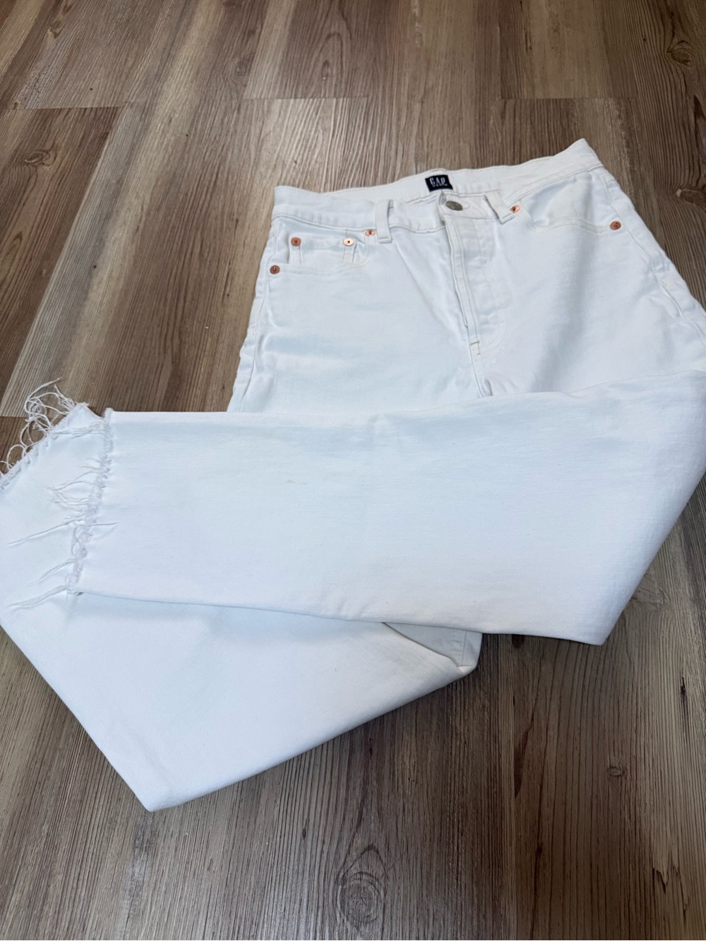 GAP White High-Rise Straight Jeans with Frayed Hem